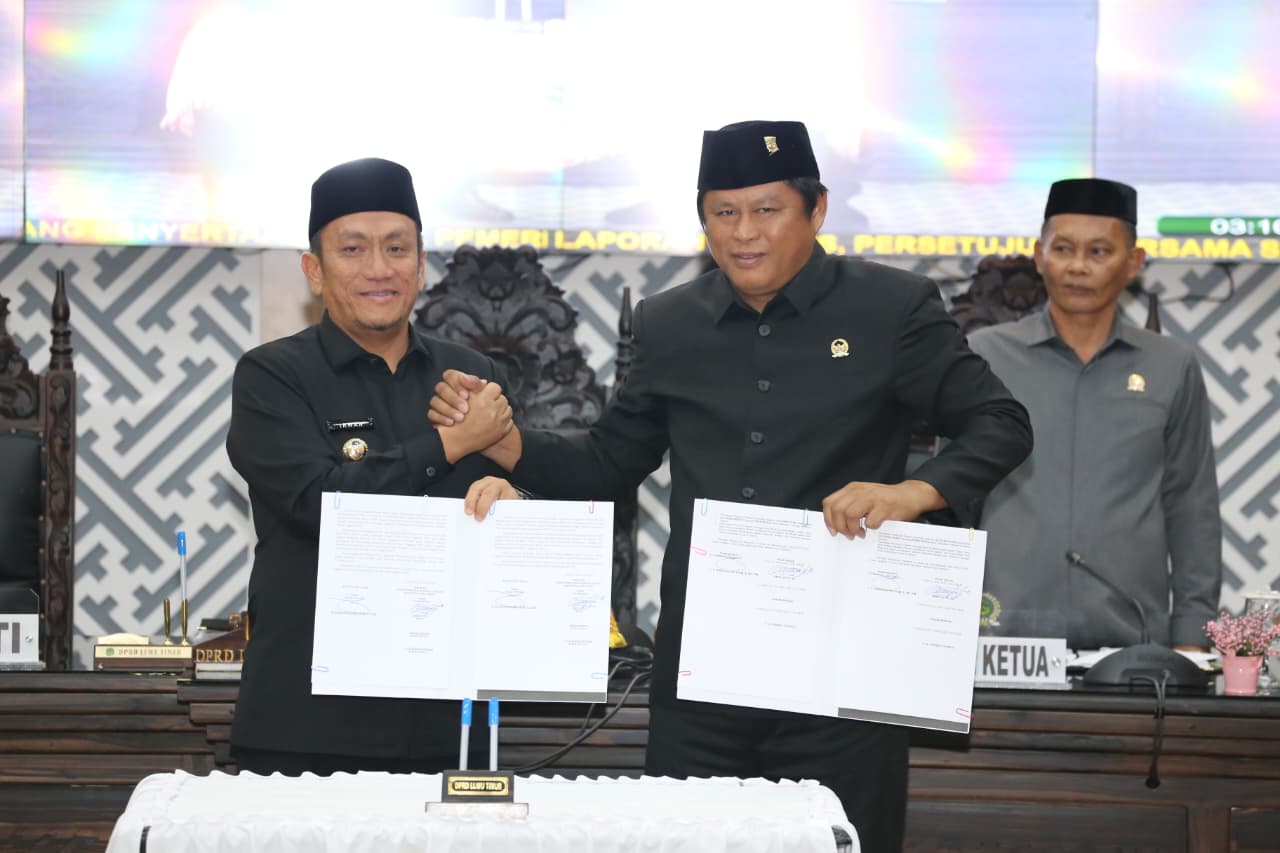 DPRD Luwu Timur Simak Pendapat Akhir Bupati Irwan Soal Pendapat Akhir Ranperda Penyertaan Modal Perumdam Waemami